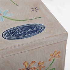 Stylová malovaná dřevěná skříňka - detail